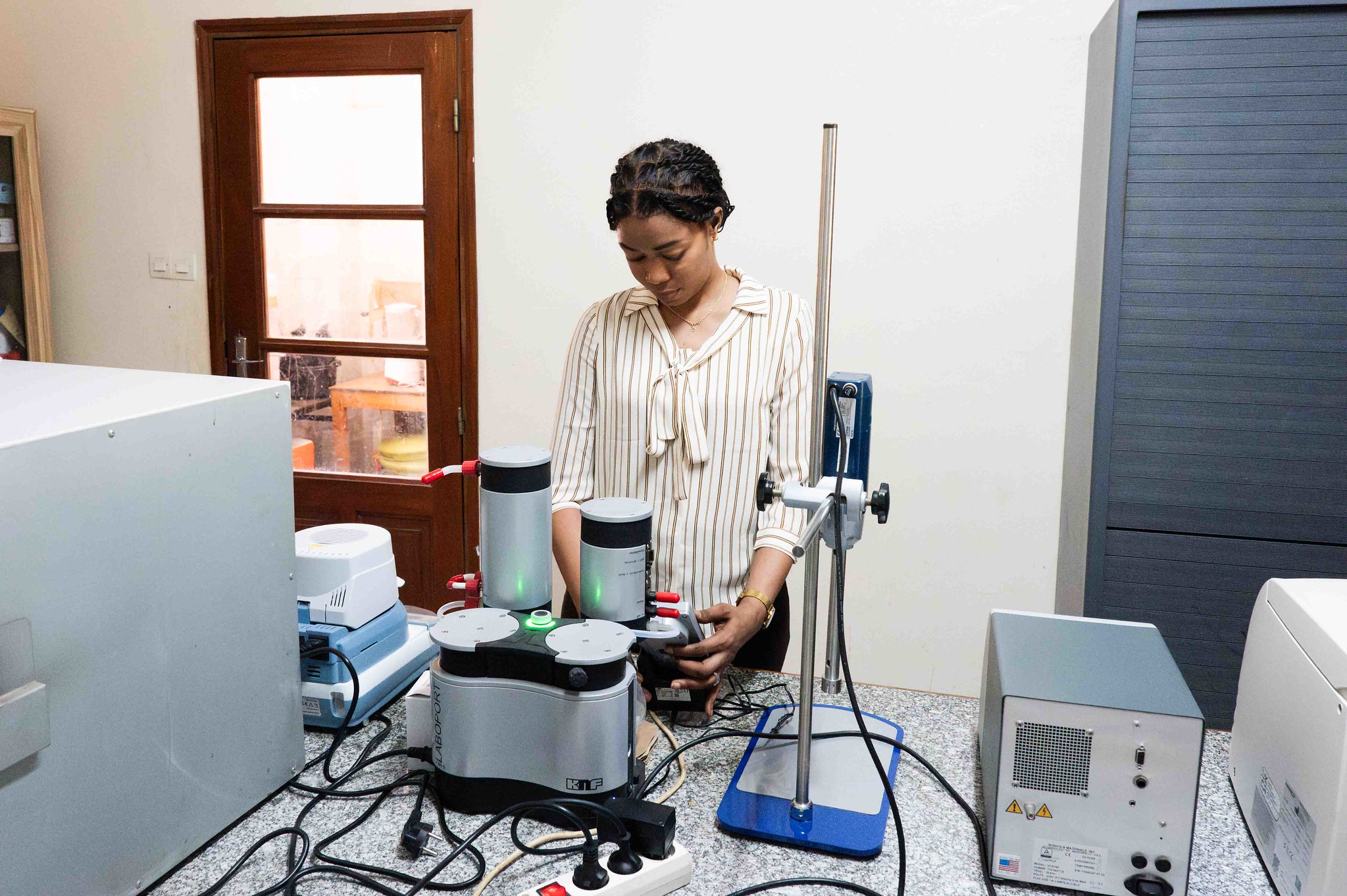 Ndeye Maty Ndiaye, Research Grantee, Department of Physics Université Cheikh Anta Diop, Dakar, Senegal, operating a piece of equipment. (Photo: G.Ortolani/TWAS).