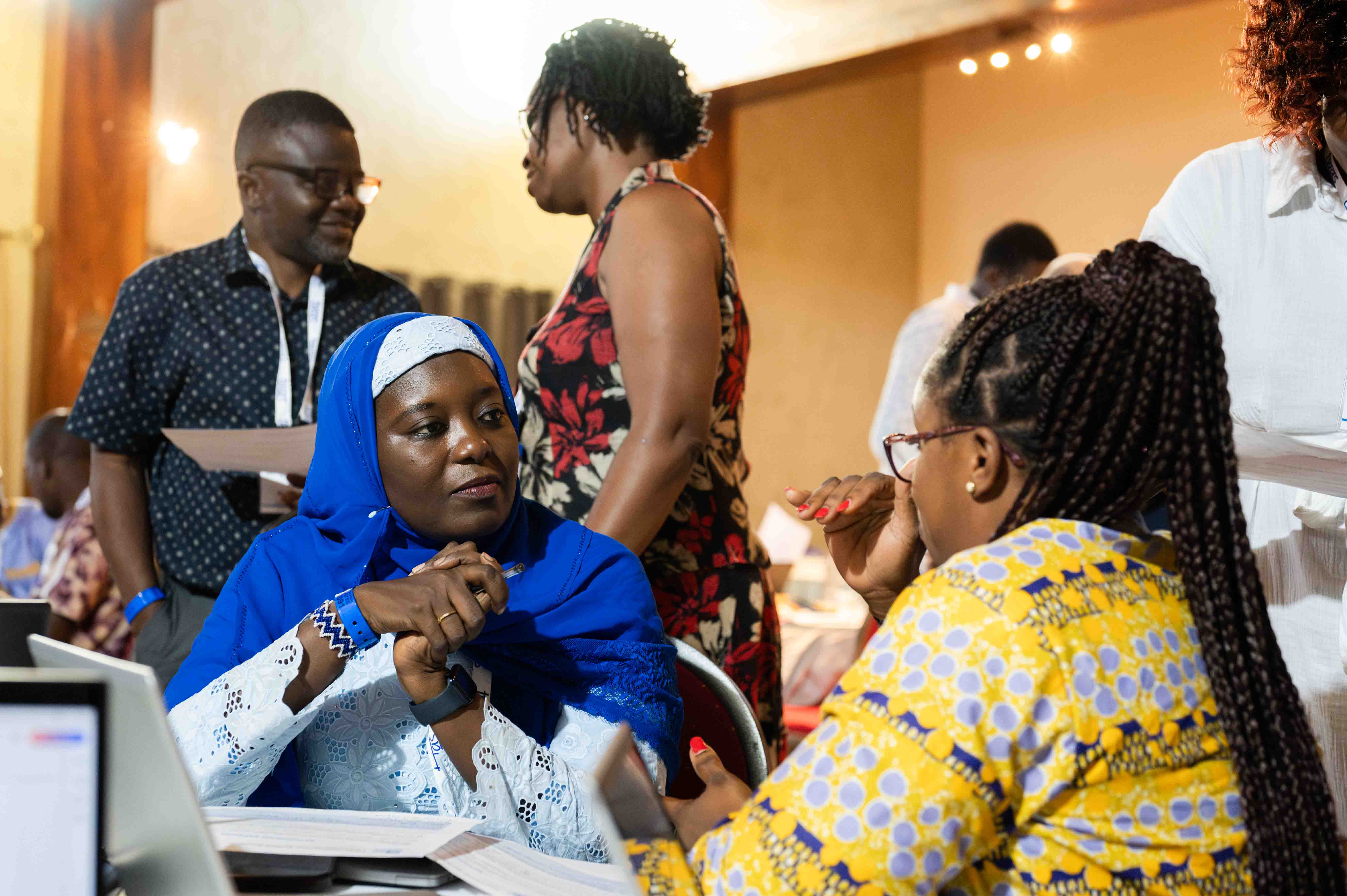 Fanna Maina Assane Mamadou, SG-NAPI Grantee, Institut National de la Recherche Agronomique du Niger, Niamey, Niger; and Marlaine Michele Boukandou Mounanga (from behind), SG-NAPI Awardee, Institute of Pharmacopoeia and Traditional Medicine, Pharmacology-Toxicology Department, Libreville, Gabon. (Photo: G. Ortolani/TWAS)