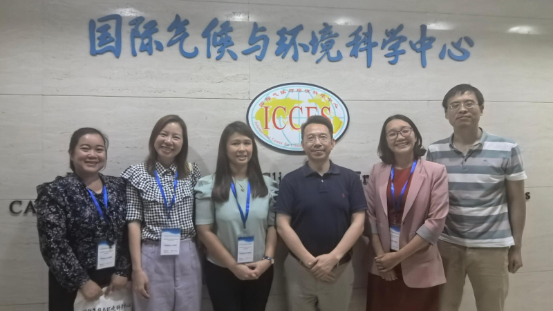ICCES director Zhaohui Lin with Climate women