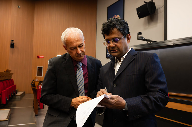 Max Paoli, TWAS Programme Coordinator, and Atish Dabholkar, TWAS Executive Director a.i. and ICTP Director. (Photo: G. Ortolani/TWAS)