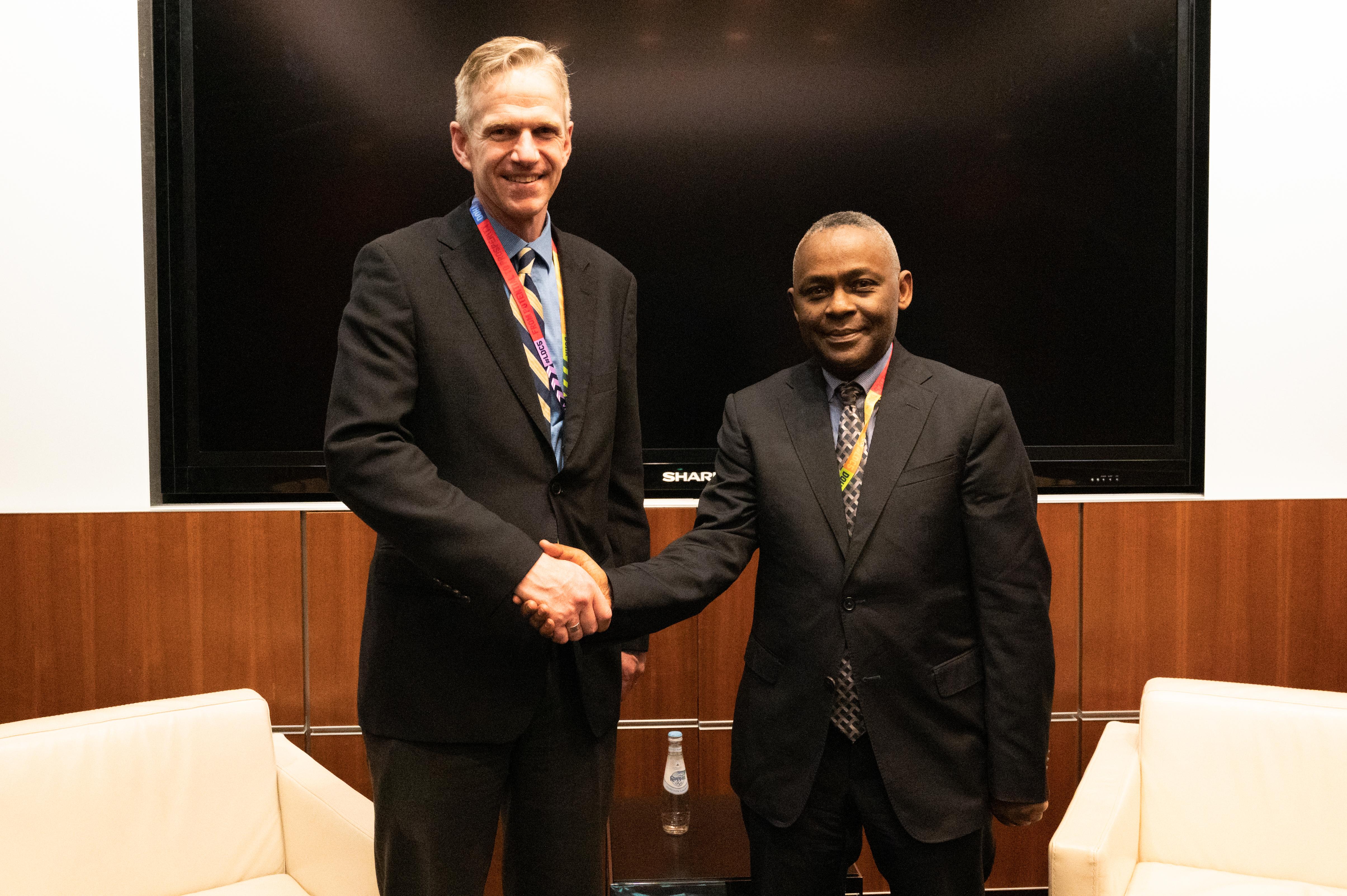 Drew Smith, Director-General for International Assistance Policy, Canada (left) and Prof. Murenzi (photo: G. Ortolani/TWAS)