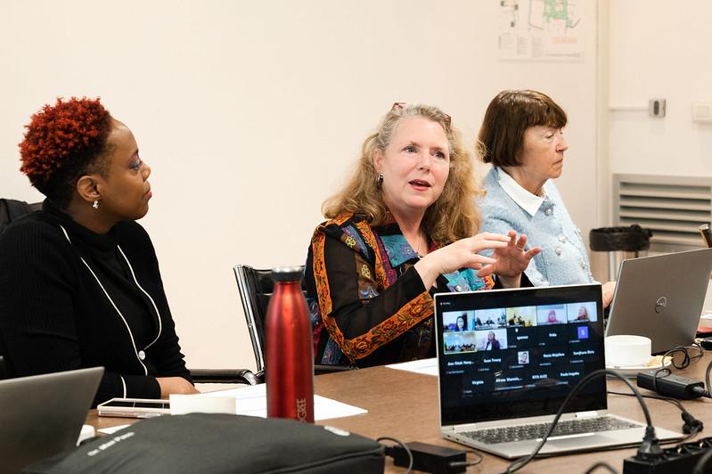 From left: Ann-Murray Brown, The Hague Area, Netherlands and Kingston, Jamaica; Ylann Schemm, Executive Director of the Elsevier Foundation; and IPCC Nobel Peace Prize 2007 winner Prof. Lučka Kajfež Bogataj, University of Ljubljana, Slovenia. (Photo: G. Ortolani/TWAS)